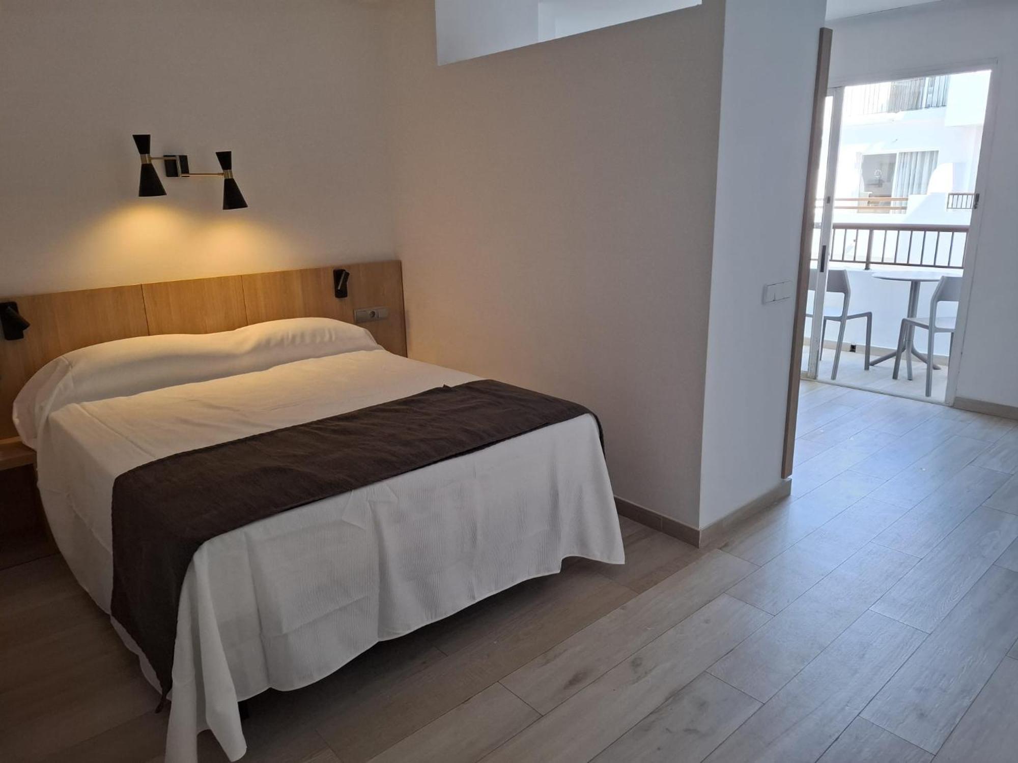 Sunside Ibiza Studios - Only Adults- Formerly Known As Central Park Sant Antoni de Portmany Dış mekan fotoğraf