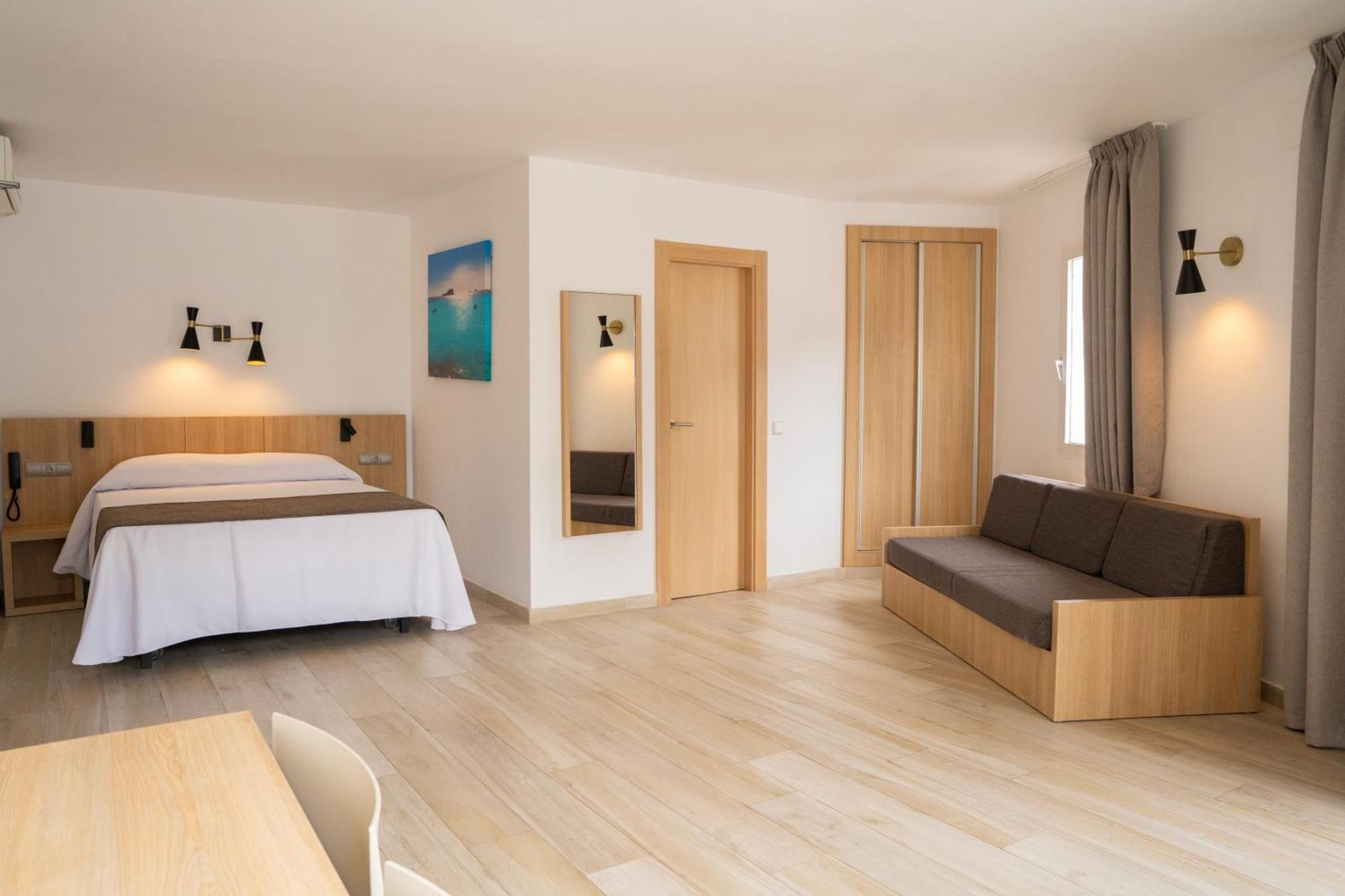 Sunside Ibiza Studios - Only Adults- Formerly Known As Central Park Sant Antoni de Portmany Dış mekan fotoğraf