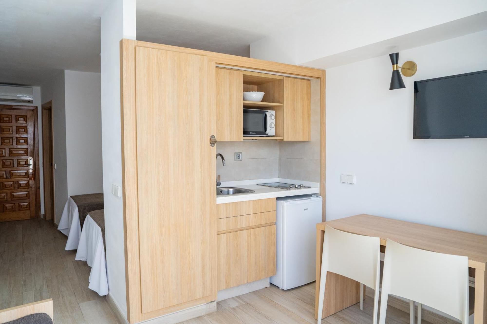 Sunside Ibiza Studios - Only Adults- Formerly Known As Central Park Sant Antoni de Portmany Dış mekan fotoğraf